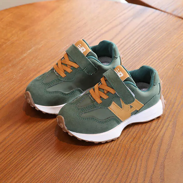 أحذية رياضية عالية الجودة مصممة كاجوال للفتيان . High Quality Designer Casual Boys Girls Mesh Breathable