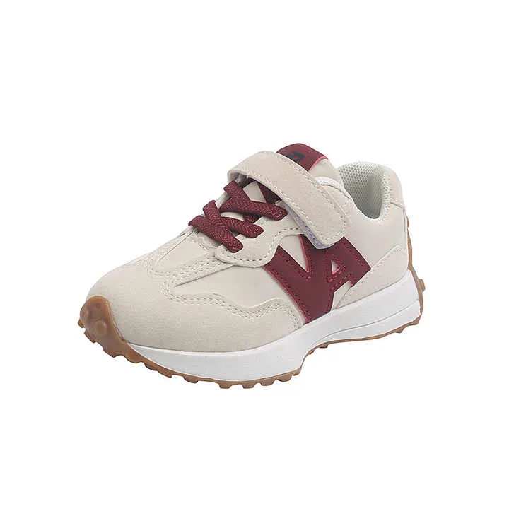 أحذية رياضية عالية الجودة مصممة كاجوال للفتيان . High Quality Designer Casual Boys Girls Mesh Breathable