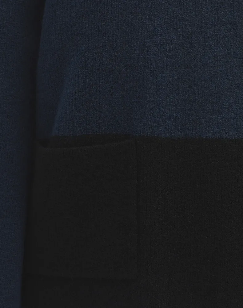 Bicolor Sweater in Navy