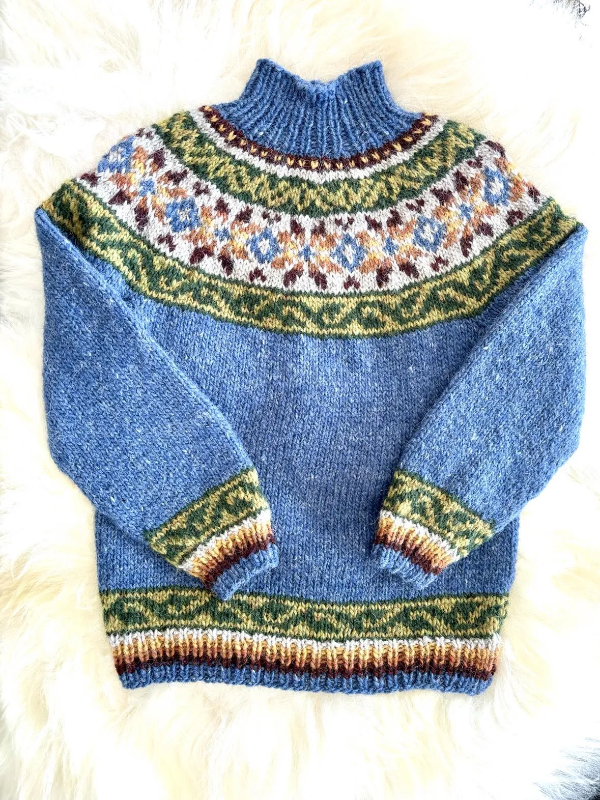 Cozy Rósalind Icelandic Wool Sweater for Warmth and Style