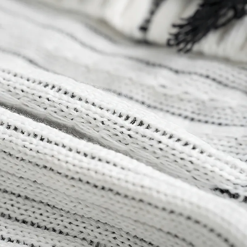 Vintage Beggar Hole Knitted Sweaters / Casual O-Neck Ripped Oversized Jumpers